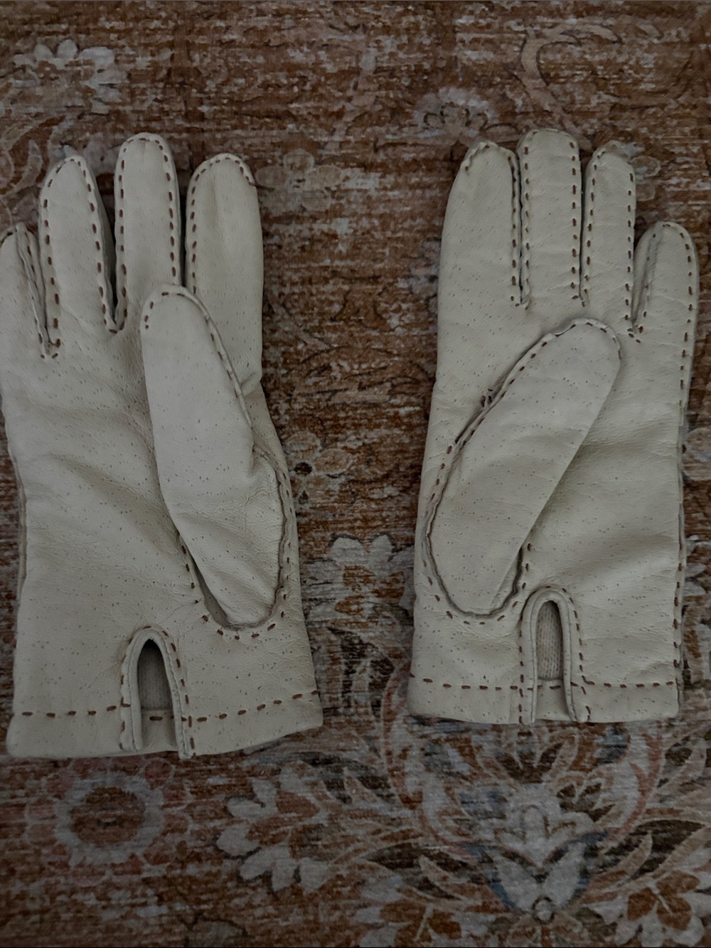 Vintage Cream Leather Gloves